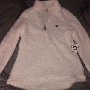 White Sherpa pull over